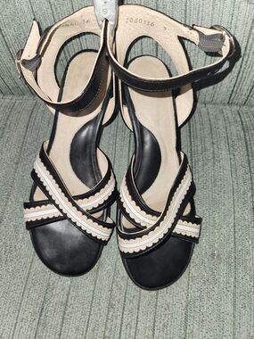 🍉John Fluevog Laurelei Scalloped Strappy Sandals